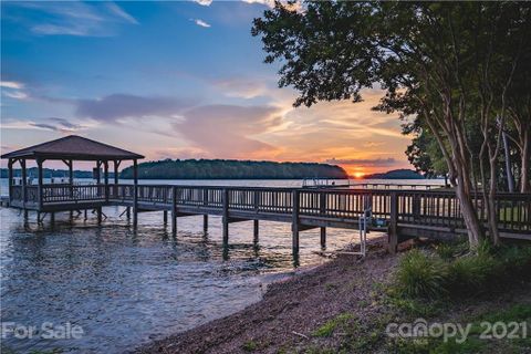 16201 North Point Road sold home in Lookout Point, Huntersville, NC