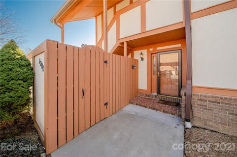1201 Fleetwood Plaza