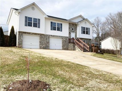 2309 Olde Meadow Drive sold home in Olde Farm, Hudson, NC