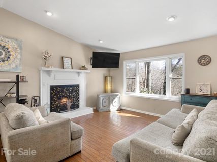 675 Nellie John Drive sold home in Dogwood Acres, Clyde, NC