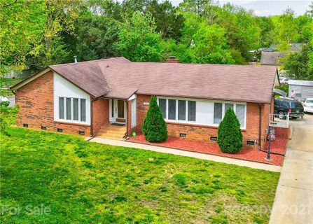 6218 Farm Pond Lane
