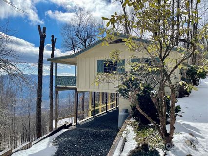 120 Lower Cercle Des Alpes Road sold home in Swiss Village, Spruce Pine, NC