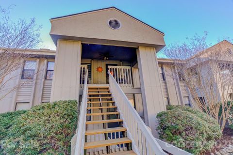 2504 Vineyard Boulevard