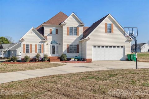 215 Birchwood Court sold home in Arbor Heights, Oakboro, NC