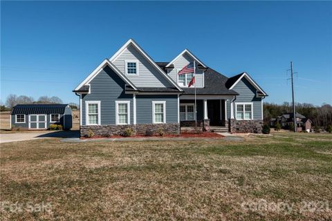 935 Oak Ridge Farms Circle sold home in Oak Ridge Farms, Newton, NC