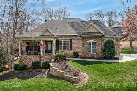 7619 Turnberry Lane