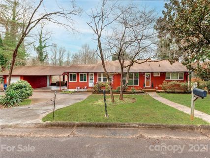 711 N Oakwood Drive