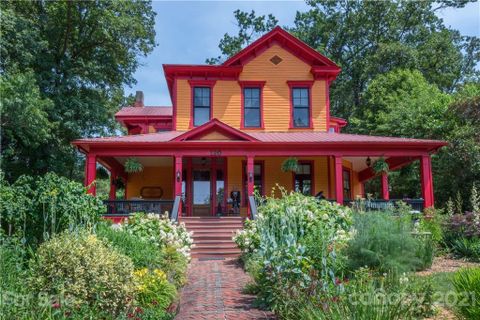 120 Hillside Street