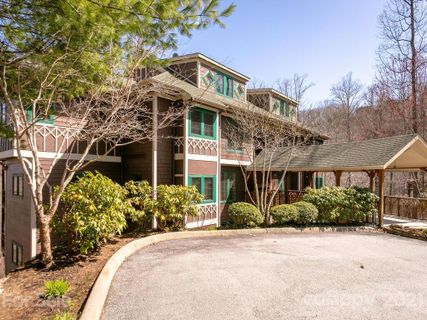 61 Creekside Way G 302