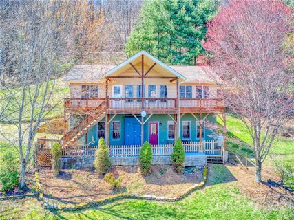 684 Acres View Drive sold home in High Acres, Waynesville, NC