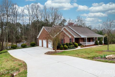 6525 Keeneland Trail sold home in Heatherbrook, Vale, NC