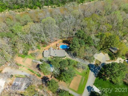 1752 Ballard Lane