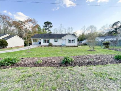 2149 14th Avenue Place sold home in Longview, Hickory, NC
