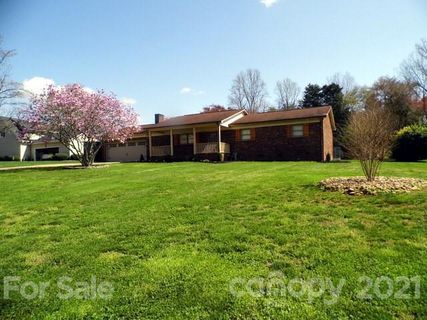 2598 Queens Drive