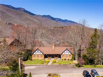 418 Overlook Drive sold home in Alpine Village, Burnsville, NC