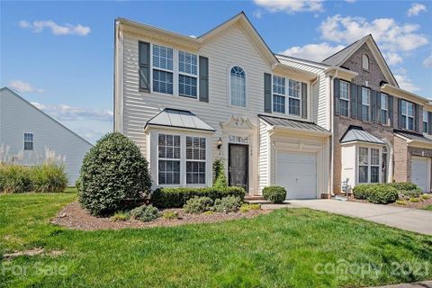 108 S Arcadian Way
