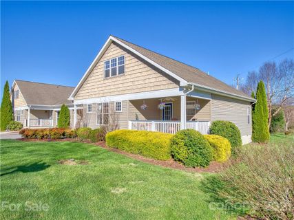 18 Cottage Loop sold home in Cottage Homes of Cypress Meadows, Waynesville, NC