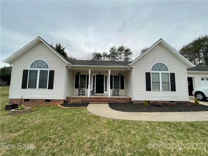 102 Freshfield Drive sold home in Meadowcreek Estates, Hudson, NC