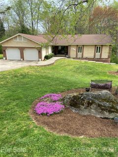 3742 10th Street Drive