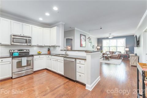 1000 E Woodlawn Road 117