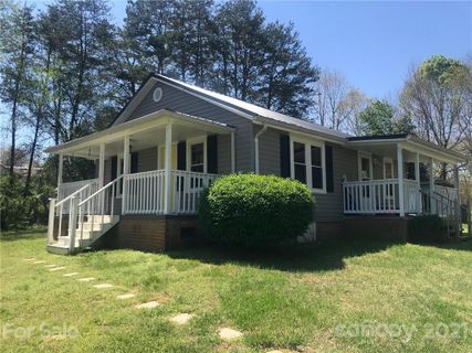 1367 Goat Farm Street sold home in Castle Hills, Hickory, NC