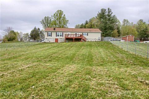 1068 Chestnut Gap Road sold home in Minor, Hendersonville, NC