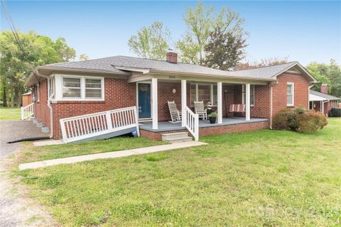 2042 Country Court