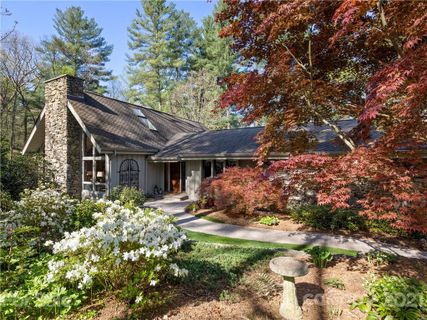203 Estate Drive sold home in Chanteloupe Ctry Est, Hendersonville, NC