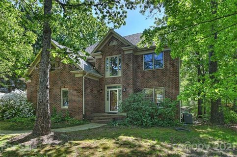 1225 Hawthorne Drive