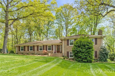 1800 Lumarka Drive