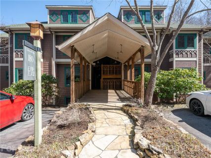 180 Creekside Way E301