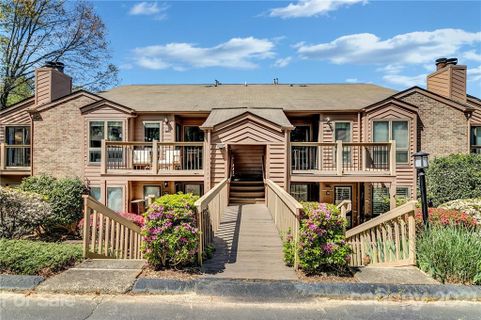 18 Ravencroft Lane