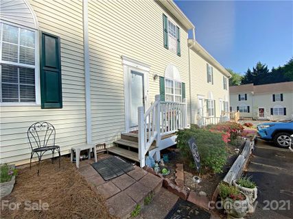 1067 19th Street Unit #D sold home in Heather Gardens, Hickory, NC