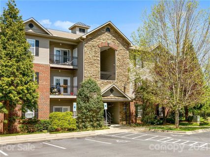 516 Appeldoorn Circle sold home in Grove at Appeldoorn, Asheville, NC
