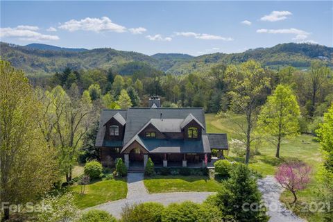 105 Hobby Horse Lane sold home in Fairweather Farms, Hendersonville, NC