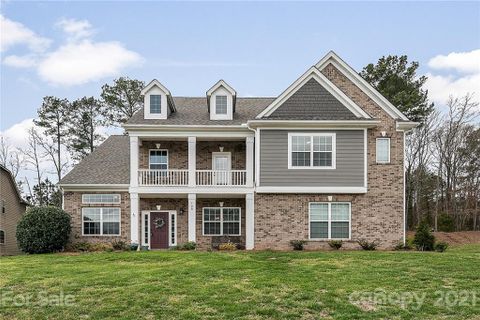 126 Lakeshore Hills Drive