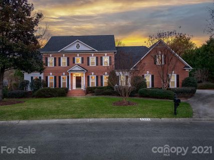 4323 Fairview Oak Lane