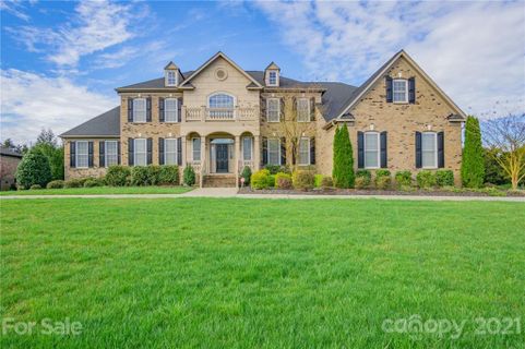 852 Wandering Way Drive