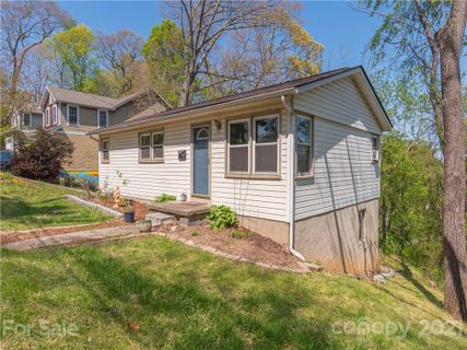 326 Brevard Road sold home in Rhododendron Heights, Asheville, NC
