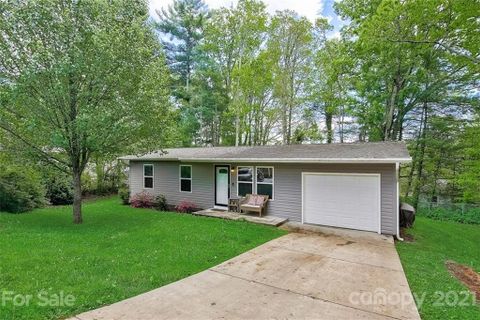 24 Dogwood Road sold home in Royal Oaks, Arden, NC