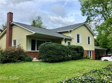 266 Ewart Drive sold home in Hebron Terrace, Hendersonville, NC