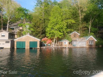 1028 Lakeshore Drive