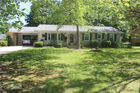 1533 W Colonial Drive