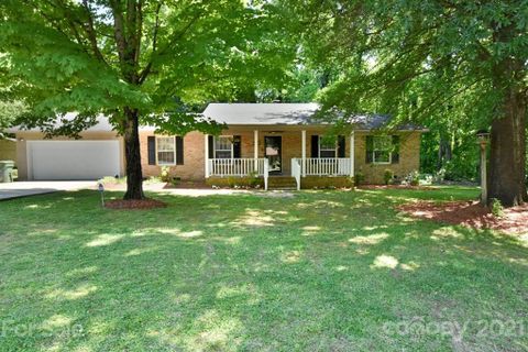 1121 W Meadow Drive