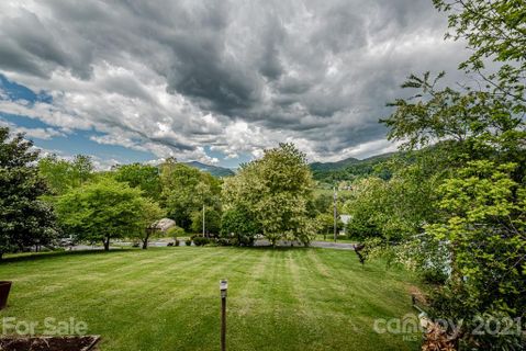 211 Forsythia Lane