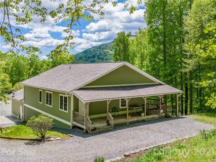 400 Spar Mill Road sold home in Cherry Hollow, Burnsville, NC