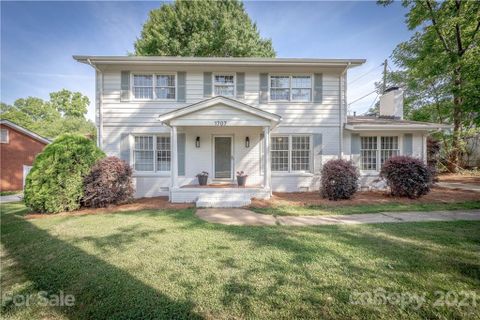 1707 Redcoat Drive sold home in Queens Grant, Charlotte, NC