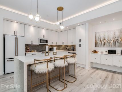 4620 Piedmont Row Drive 303