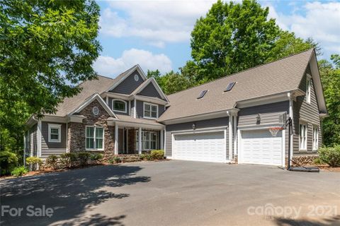 1820 Southpoint Lane