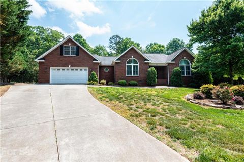2036 15th Street Court sold home in Hidden Oaks, Hickory, NC